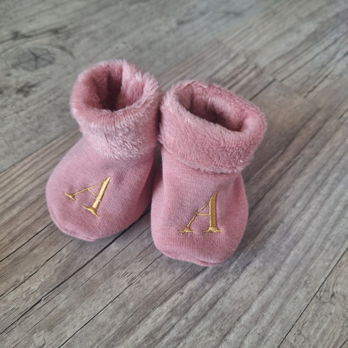 Chausson bébé mixte brodé personnalisé initiales en tissu Polaire alpine et finition fourrure - Oeko-Tex
